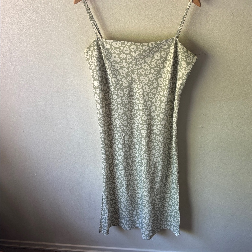 A New Day Apron Slip Dress in Light Green Floral Print - Medium - Picture 5 of 16